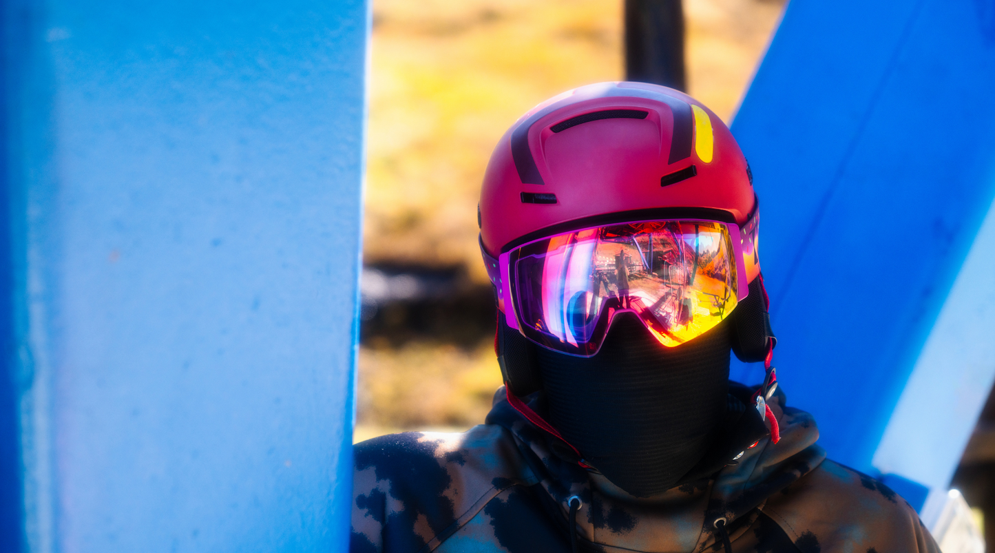 Chico con las gafas de snow Sweet Avalanche.