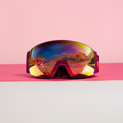 Vista frontal de las gafas de esquí Sweet Avalanche con la lente Pink Punk.